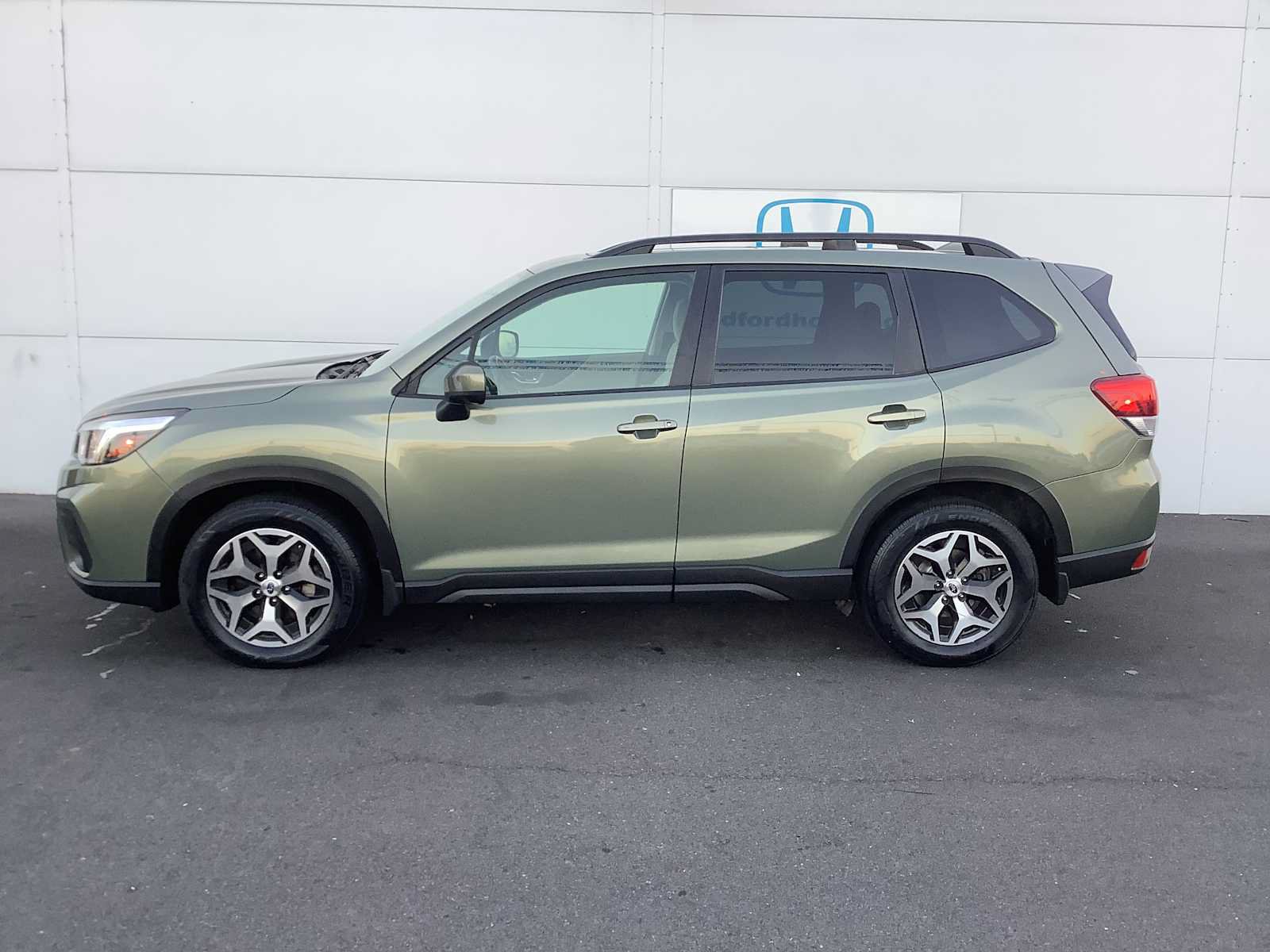 Used 2020 Subaru Forester Premium AWD/4WD image 2