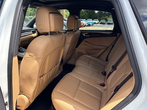 Used 2018 Porsche Macan S image 12