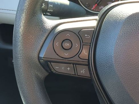 Used 2022 Toyota RAV4 XLE image 26