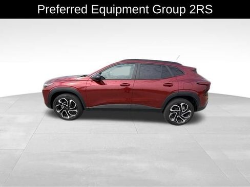 Used 2024 Chevrolet Trax RS w/ Sunroof Package FWD image 4