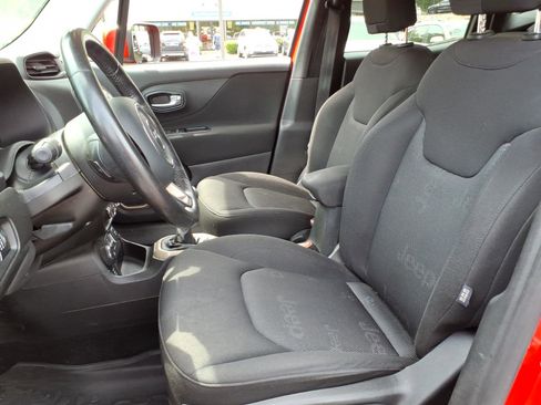 Used 2015 Jeep Renegade Latitude AWD/4WD image 7