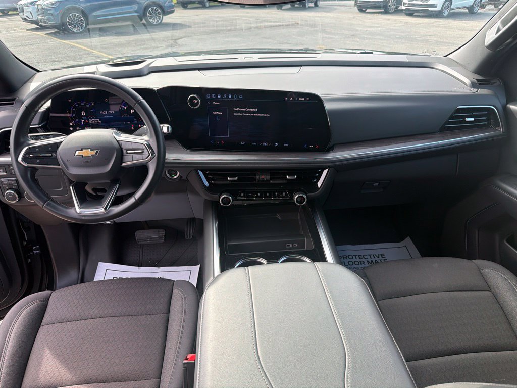 Used 2025 Chevrolet Suburban LS AWD/4WD image 2