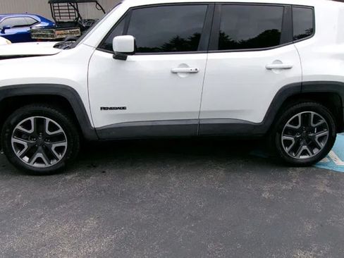 Used 2017 Jeep Renegade Latitude AWD/4WD image 6