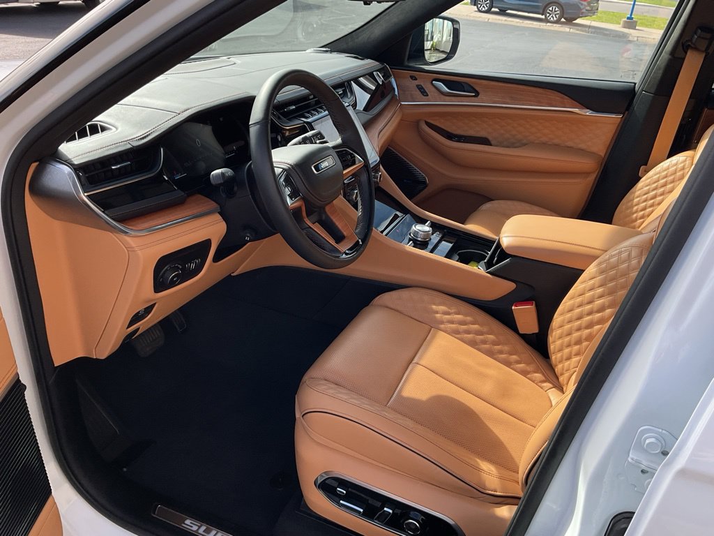 Used 2023 Jeep Grand Cherokee L Summit AWD/4WD image 11