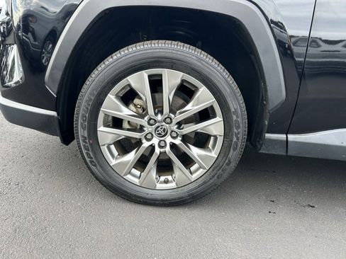 Used 2021 Toyota RAV4 Limited image 9