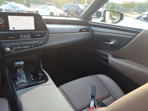 Used 2023 Lexus ES 350 w/ Accessory Package (Z2) FWD image 10