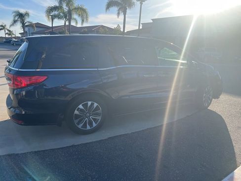 Used 2023 Honda Odyssey EX-L image 4