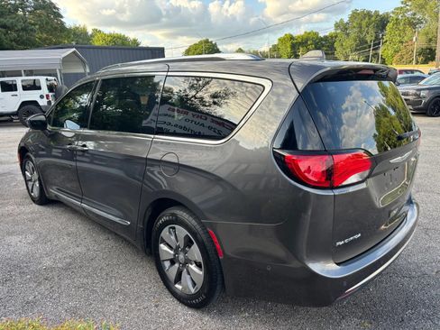 Used 2018 Chrysler Pacifica Limited w/ Advanced Safetytec Group FWD image 5