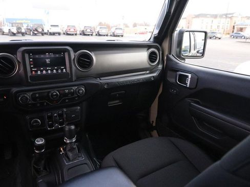 Used 2022 Jeep Wrangler Unlimited Sport image 26