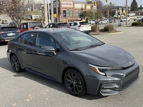 Used 2024 Toyota Corolla SE image 3