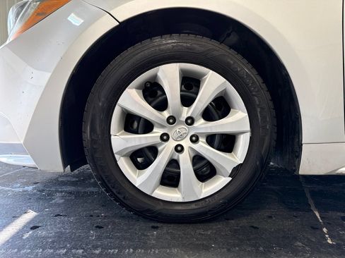 Used 2020 Toyota Corolla LE FWD image 6