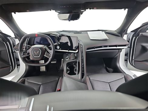 Certified 2025 Chevrolet Corvette Stingray Premium Conv w/ Z51 Performance Package image 13