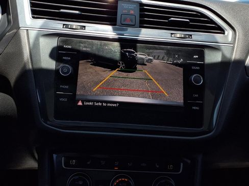 Used 2020 Volkswagen Tiguan SE FWD image 9