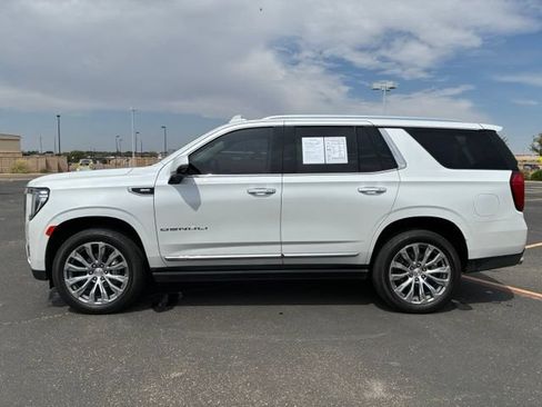 Used 2021 GMC Yukon Denali w/ Denali Premium Package AWD/4WD image 3