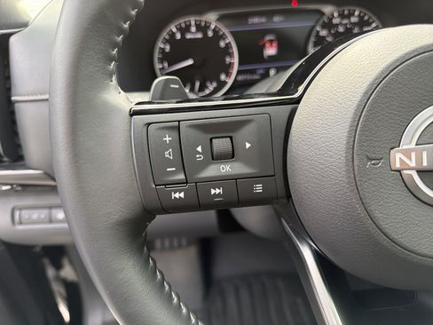 Used 2022 Nissan Pathfinder SV w/ SV Premium Package image 25