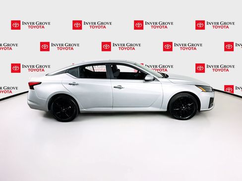 Used 2025 Nissan Altima 2.5 SV w/ SV Special Edition Package AWD/4WD image 4