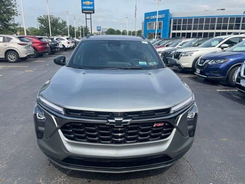 Used 2024 Chevrolet Trax RS w/ Sunroof Package FWD image 6