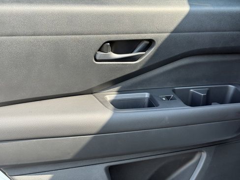 Certified 2025 Nissan Pathfinder SV image 21