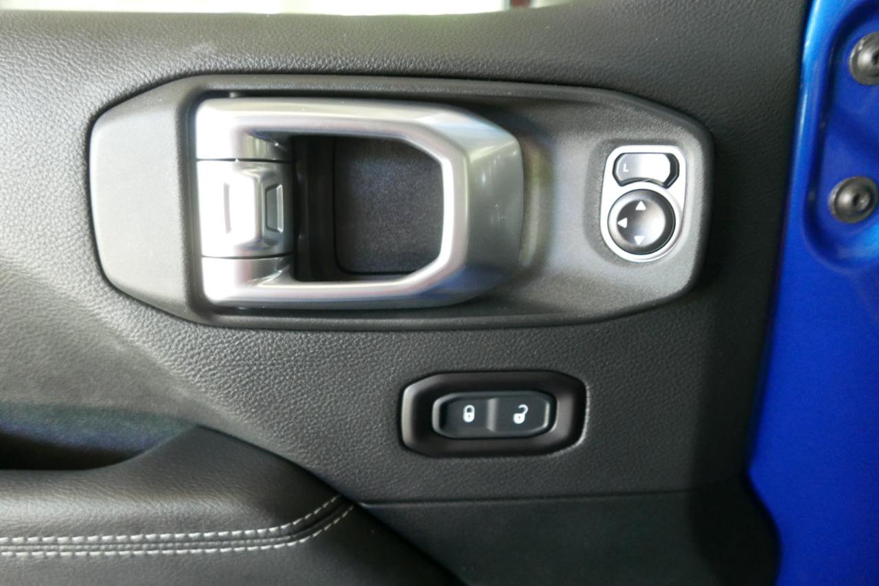 Used 2020 Jeep Gladiator Overland AWD/4WD image 18