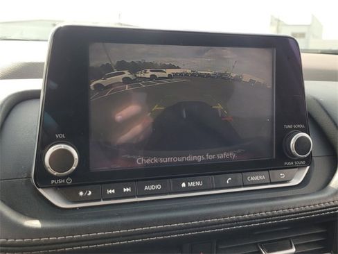 Used 2023 Nissan Rogue S image 17