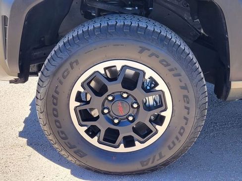 Used 2025 Toyota Tacoma TRD Off-Road image 10