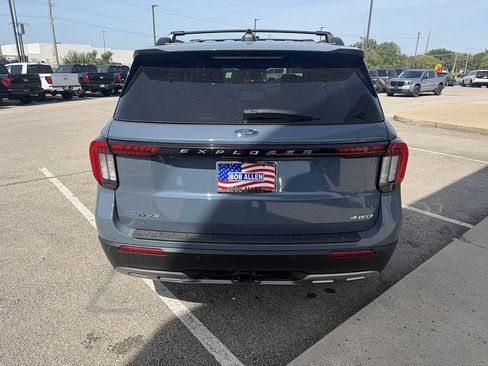 Used 2025 Ford Explorer Active w/ Active Comfort Package AWD/4WD image 4