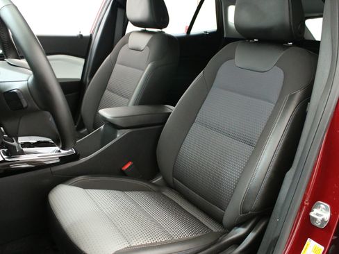 Used 2024 Chevrolet Trax LT w/ Driver Confidence Package FWD image 24