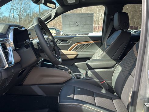 New 2026 GMC Canyon Denali image 8