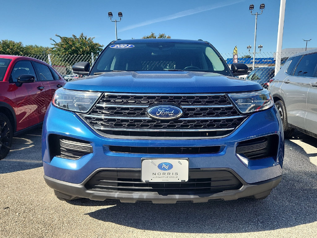 Used 2021 Ford Explorer XLT AWD/4WD image 2