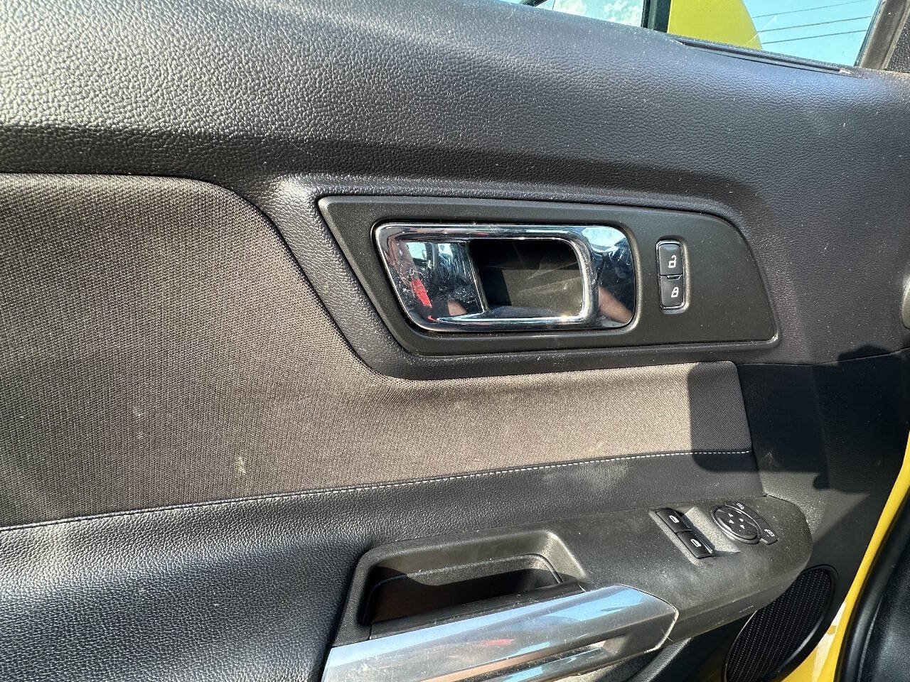 Used 2017 Ford Mustang Coupe RWD image 11