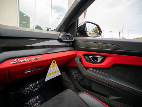 Used 2023 Lamborghini Urus S AWD/4WD image 46