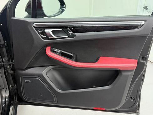 Used 2019 Porsche Macan image 18