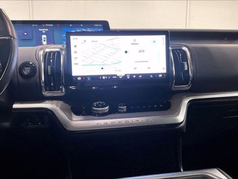 Used 2025 Ford Expedition Platinum AWD/4WD image 7