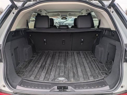 Used 2025 Land Rover Discovery Sport S image 16