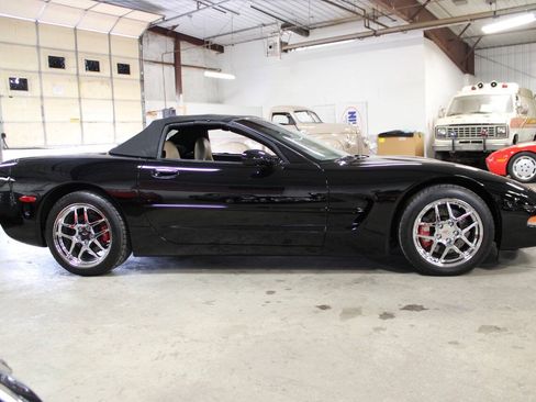 Used 1999 Chevrolet Corvette Convertible w/ Memory Pkg RWD image 7