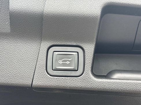 Used 2019 GMC Acadia Denali w/ Technology Package AWD/4WD image 10