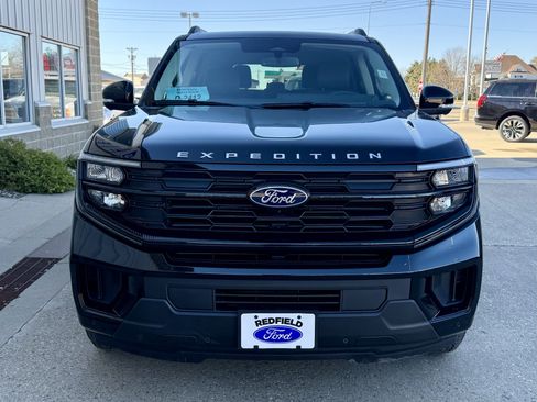 New 2025 Ford Expedition Active image 3