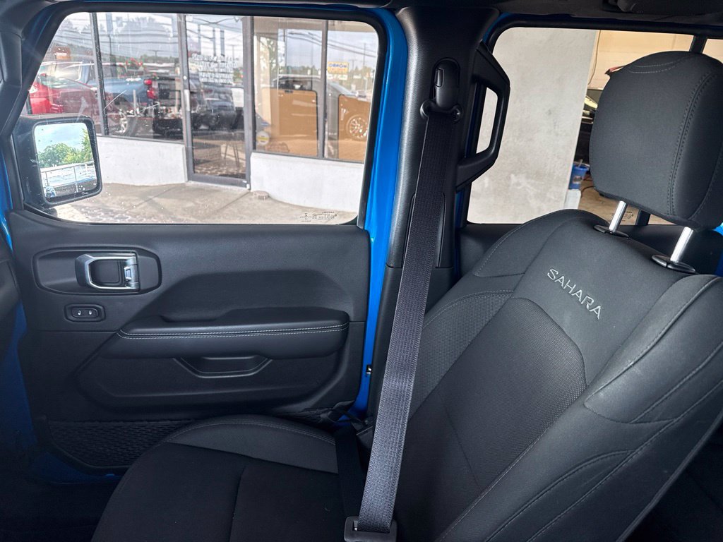 Used 2022 Jeep Wrangler Unlimited Sahara AWD/4WD image 23