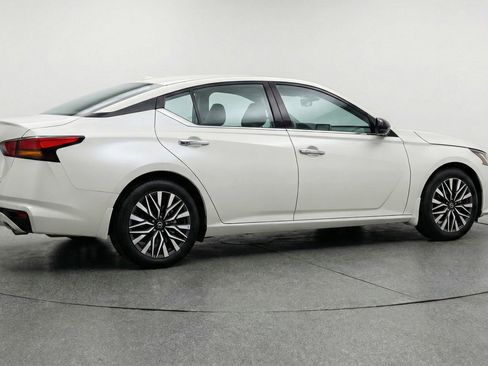 Used 2025 Nissan Altima 2.5 SV image 9