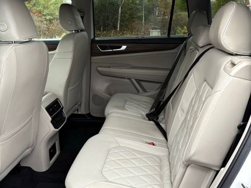 Used 2025 Volkswagen Atlas SEL Premium R-Line image 7