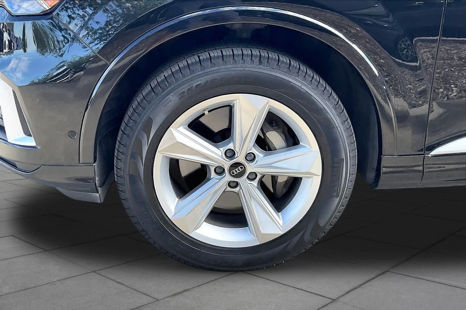 Used 2023 Audi Q7 2.0T Premium w/ Convenience Package AWD/4WD image 11