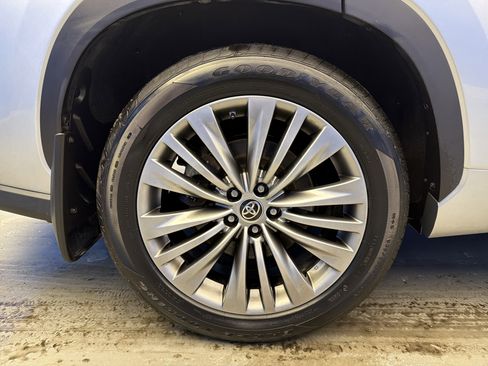 Used 2021 Toyota Highlander Platinum image 9