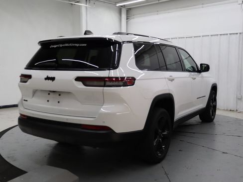Used 2024 Jeep Grand Cherokee L Altitude AWD/4WD image 3