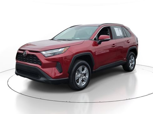 Used 2025 Toyota RAV4 XLE image 2