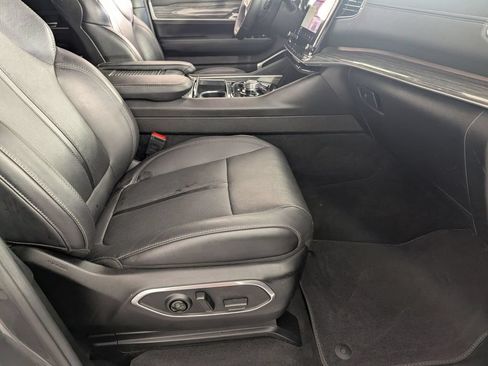 Certified 2022 Jeep Wagoneer Series II AWD/4WD image 34