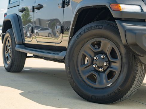 Used 2022 Jeep Wrangler Unlimited Sport AWD/4WD image 3