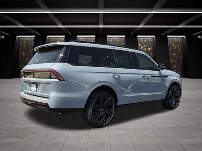 New 2027 Lincoln Navigator Reserve w/ Jet Appearance Package