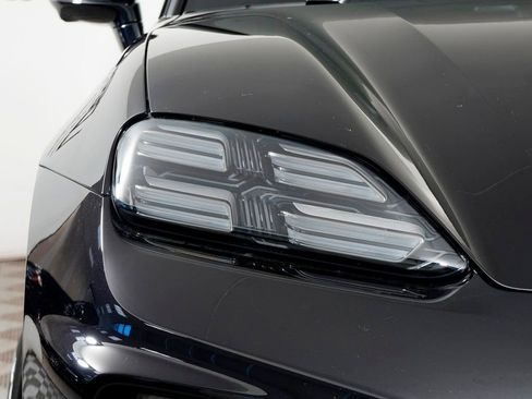 New 2026 Porsche Macan 4 Electric image 11