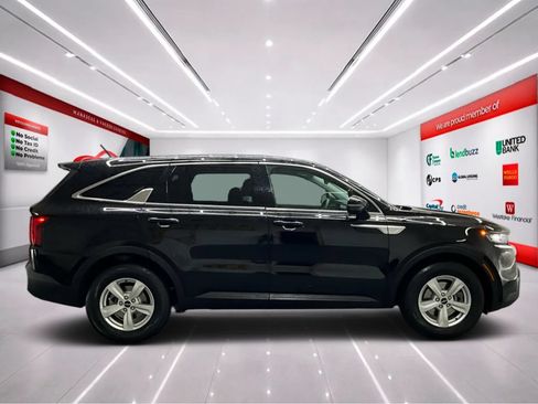 Used 2023 Kia Sorento LX FWD image 8