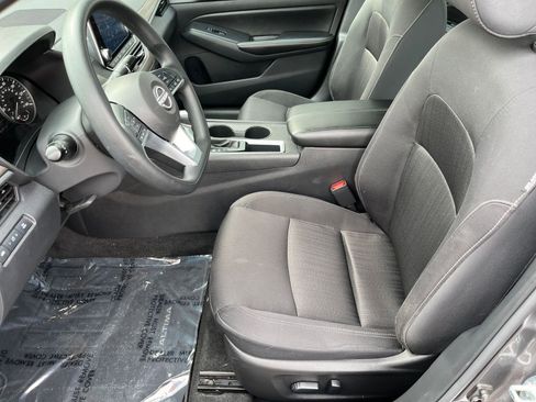 Used 2025 Nissan Altima 2.5 SV image 24